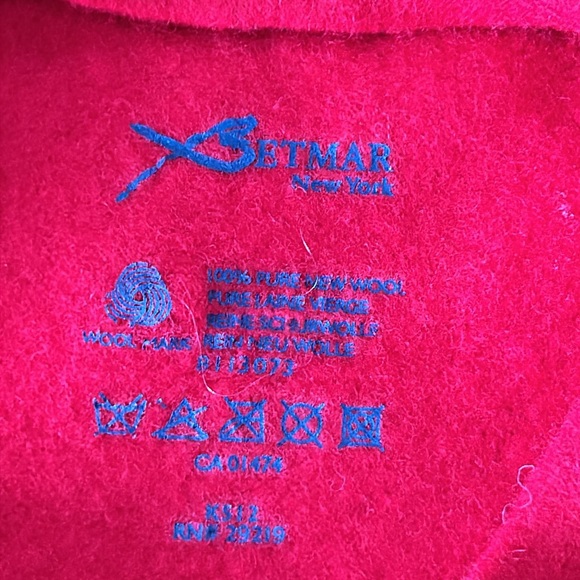 Betmar New York red beret.  Fabric is 100% wool. Great condition. - Picture 3 of 8